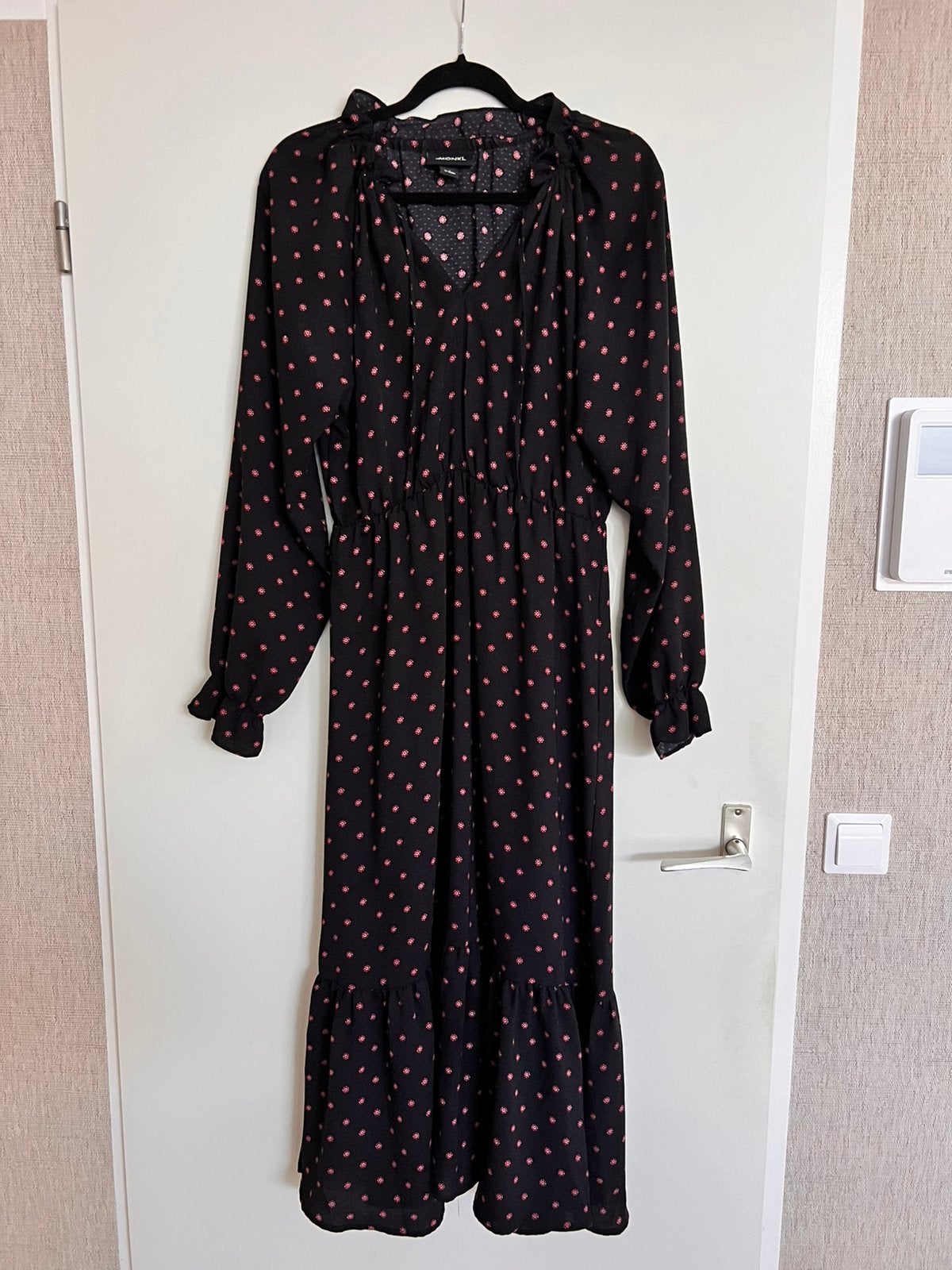 Lange jurk zwart met elastische taille, Meerkleurig, Ophalen of Verzenden, Zo goed als nieuw, Maat 36 (S)