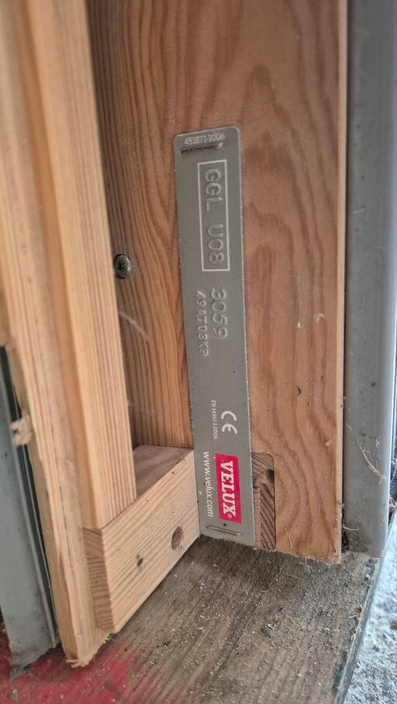 Velux GGL U08 dakraam, Ophalen