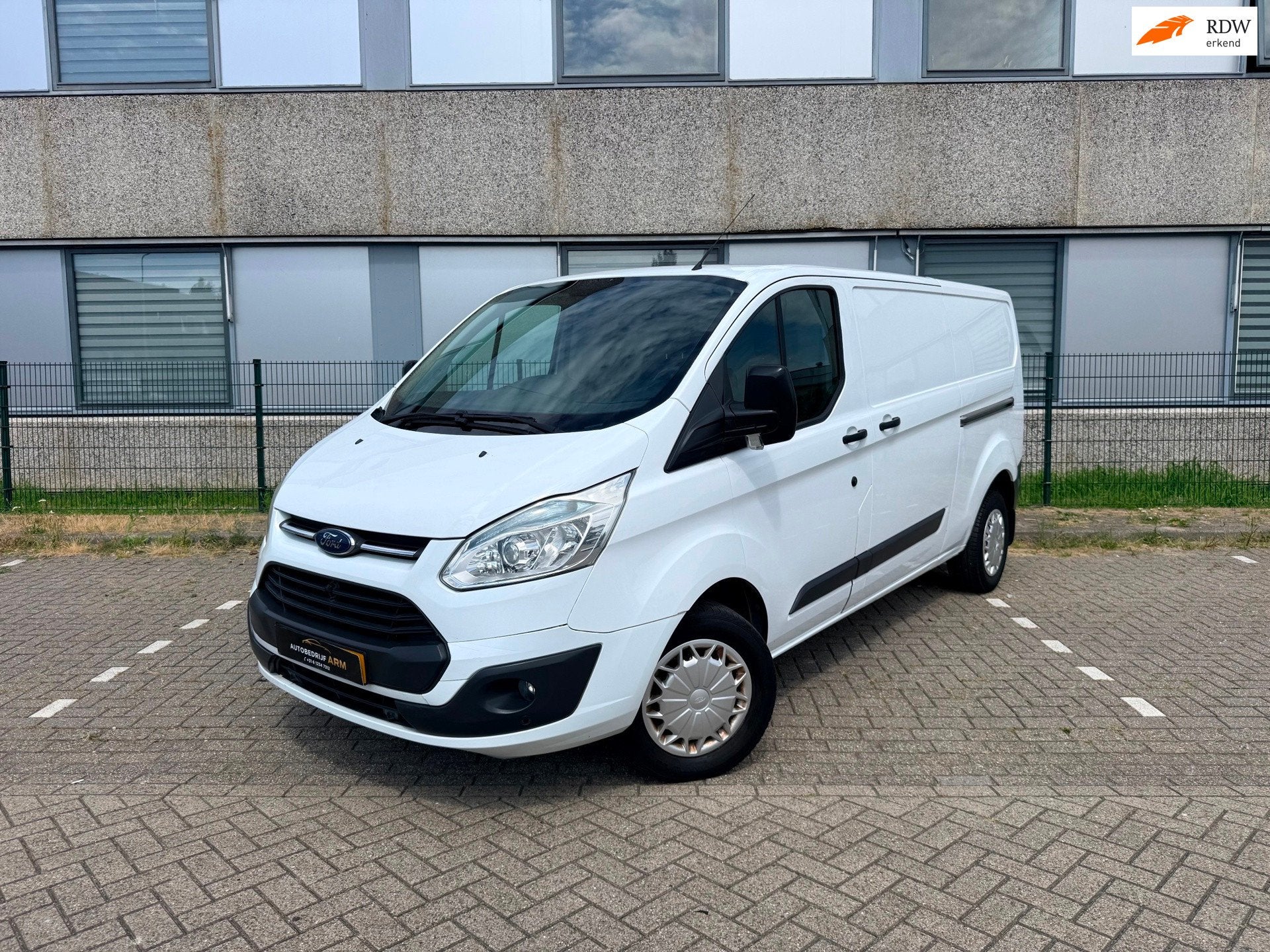 Ford Transit Custom 330 2.2 TDCI L2H1 Trend NAP APK CRUISE A, Voorwielaandrijving, Start-stop-systeem, Gebruikt, Zwart