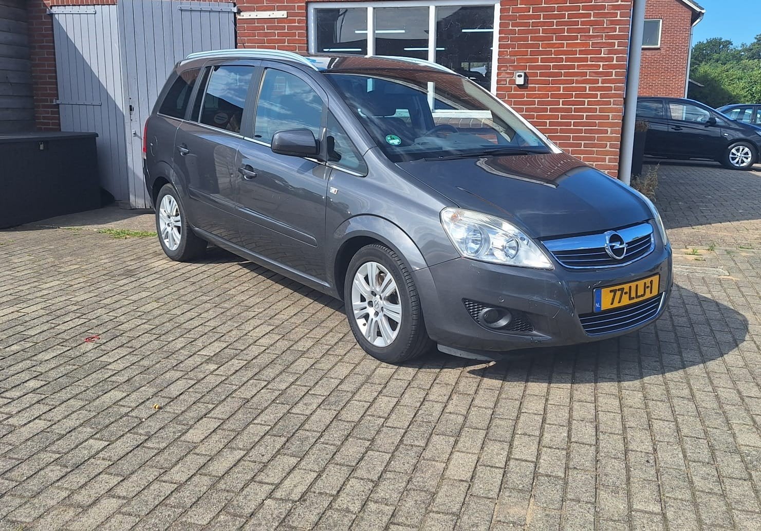 Opel Zafira 2.2 2010 Grijs, Auto's, Voorwielaandrijving, 4 cilinders, 7 stoelen, Origineel Nederlands