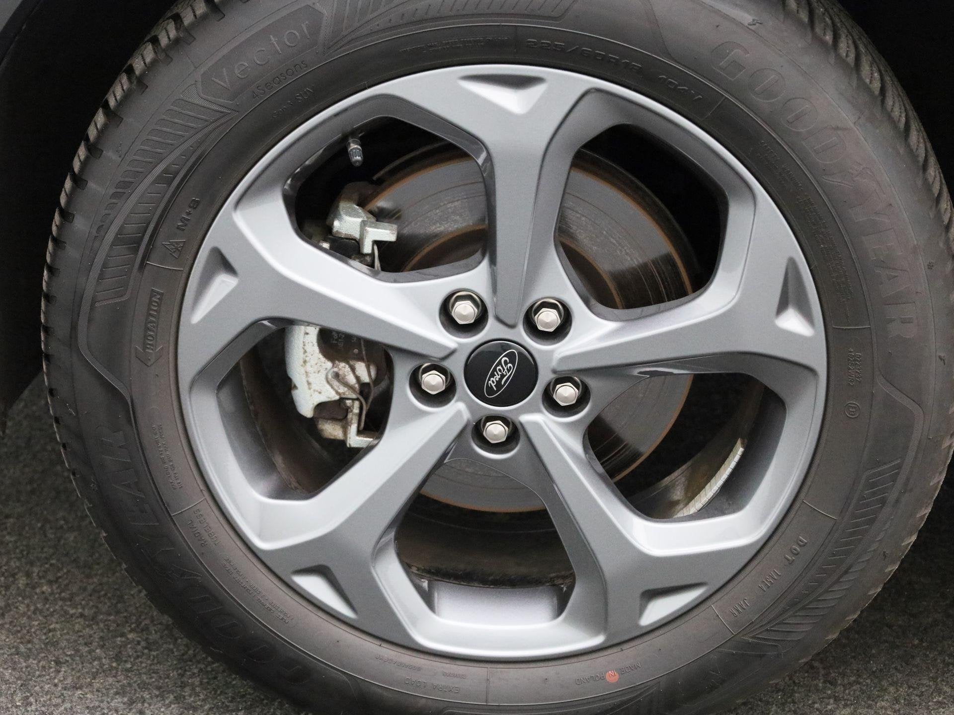 Foto 13 van Ford Kuga 2.5 PHEV ST-Line | Automaat | Verwarmde Voorstoele