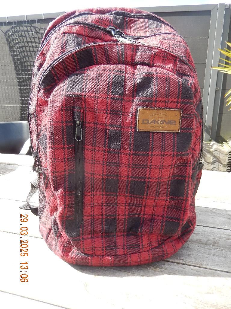 Dakine Foundation 26L Rugzak - schooltas - laptoptas Red, 30 tot 40 cm, Rugtas, Ophalen of Verzenden, Zo goed als nieuw