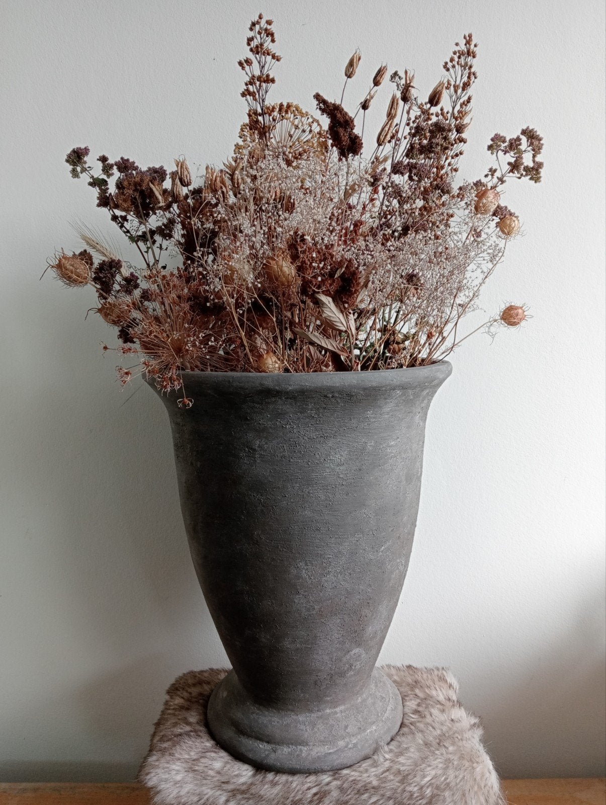 Taupe vaas 42 cm handgeverfd met droogboeket, Ophalen, Overige materialen, Geschikt voor droogbloemen, Overige kleuren