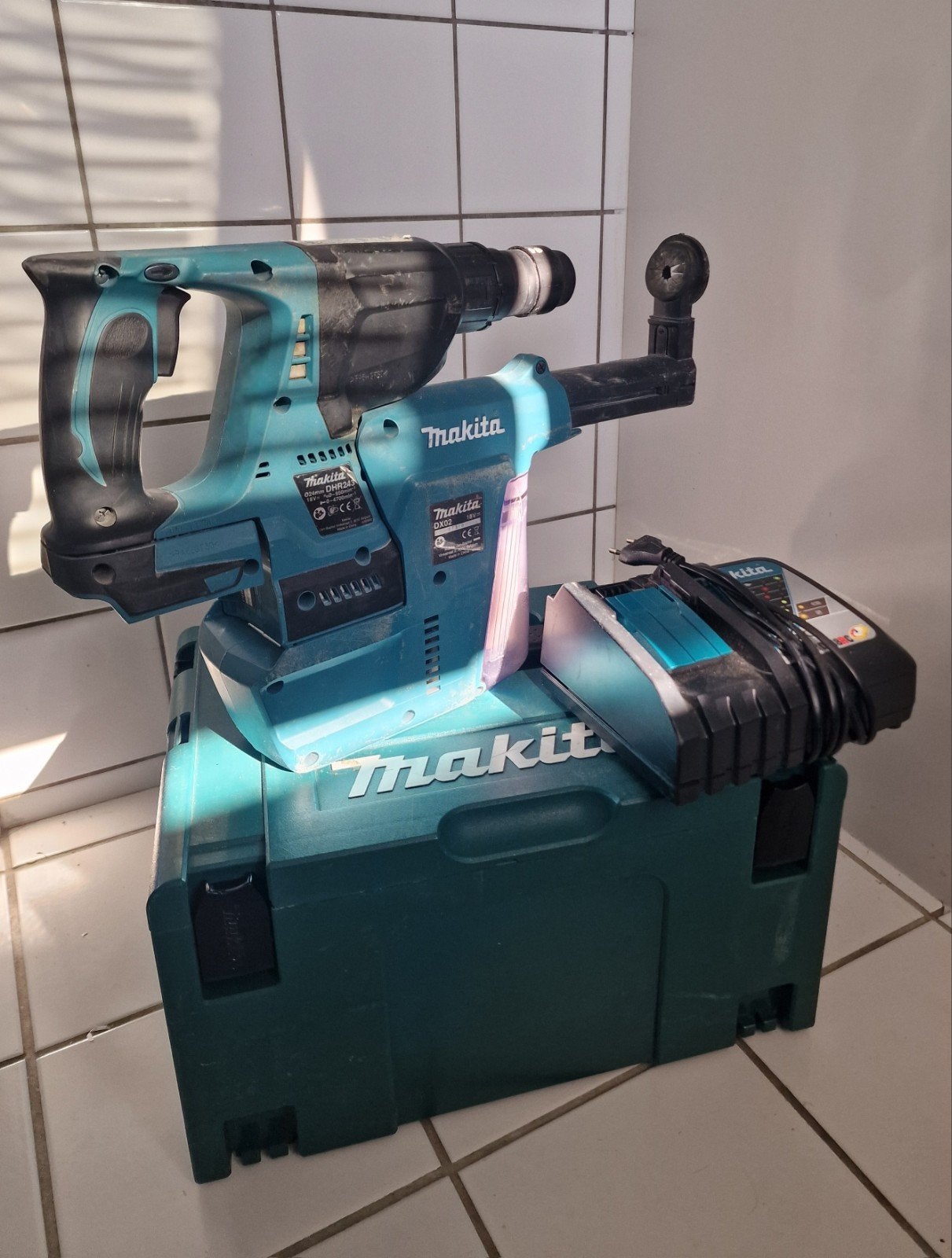 Makita DHR243ZJW Klopboormachine met HEPA-stofzuiger, Ophalen, Boor- en/of Breekhamer, Klopboormechanisme, Gebruikt