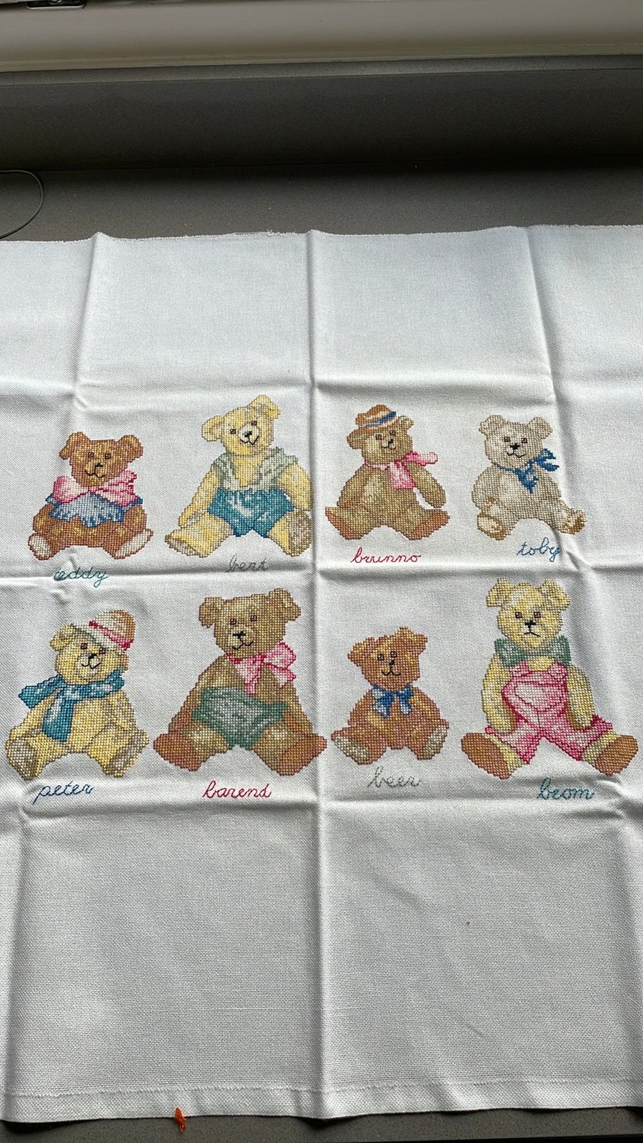 Borduurwerk beren 77x69cm € 25,00, Ophalen of Verzenden, Zo goed als nieuw, Handborduren, Overige typen