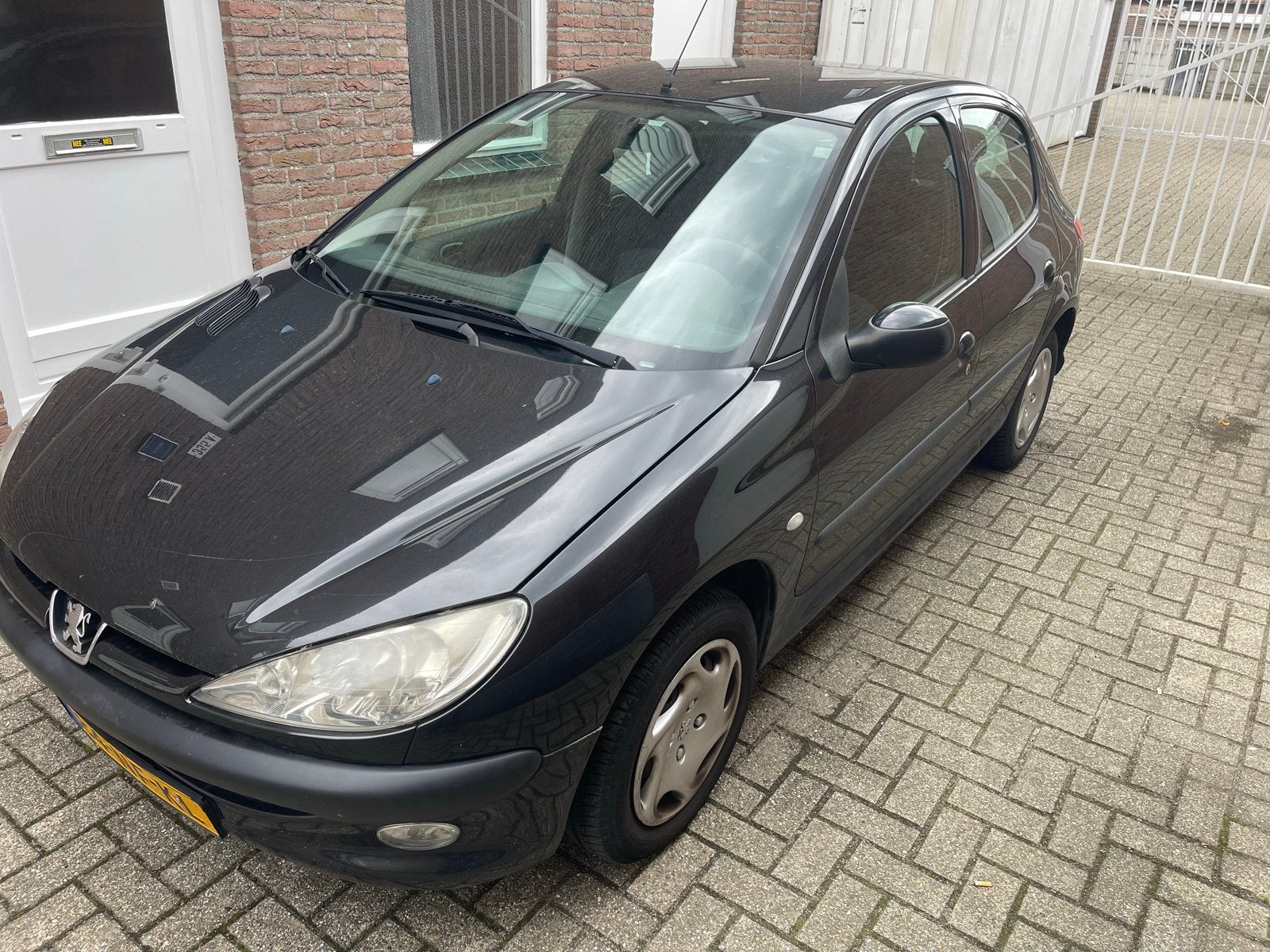 Peugeot 206 1.4 5D 2003 Zwart, Auto's, Peugeot, Voorwielaandrijving, 31 €/maand, 4 cilinders, Zwart