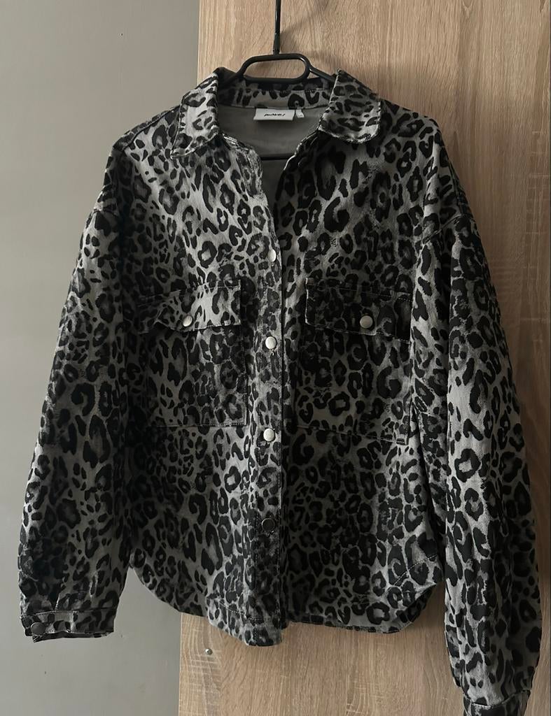 Spijkerjasje met luipaardprint maat 36 oversized, Ophalen of Verzenden, Gedragen, Maat 36 (S), Grijs