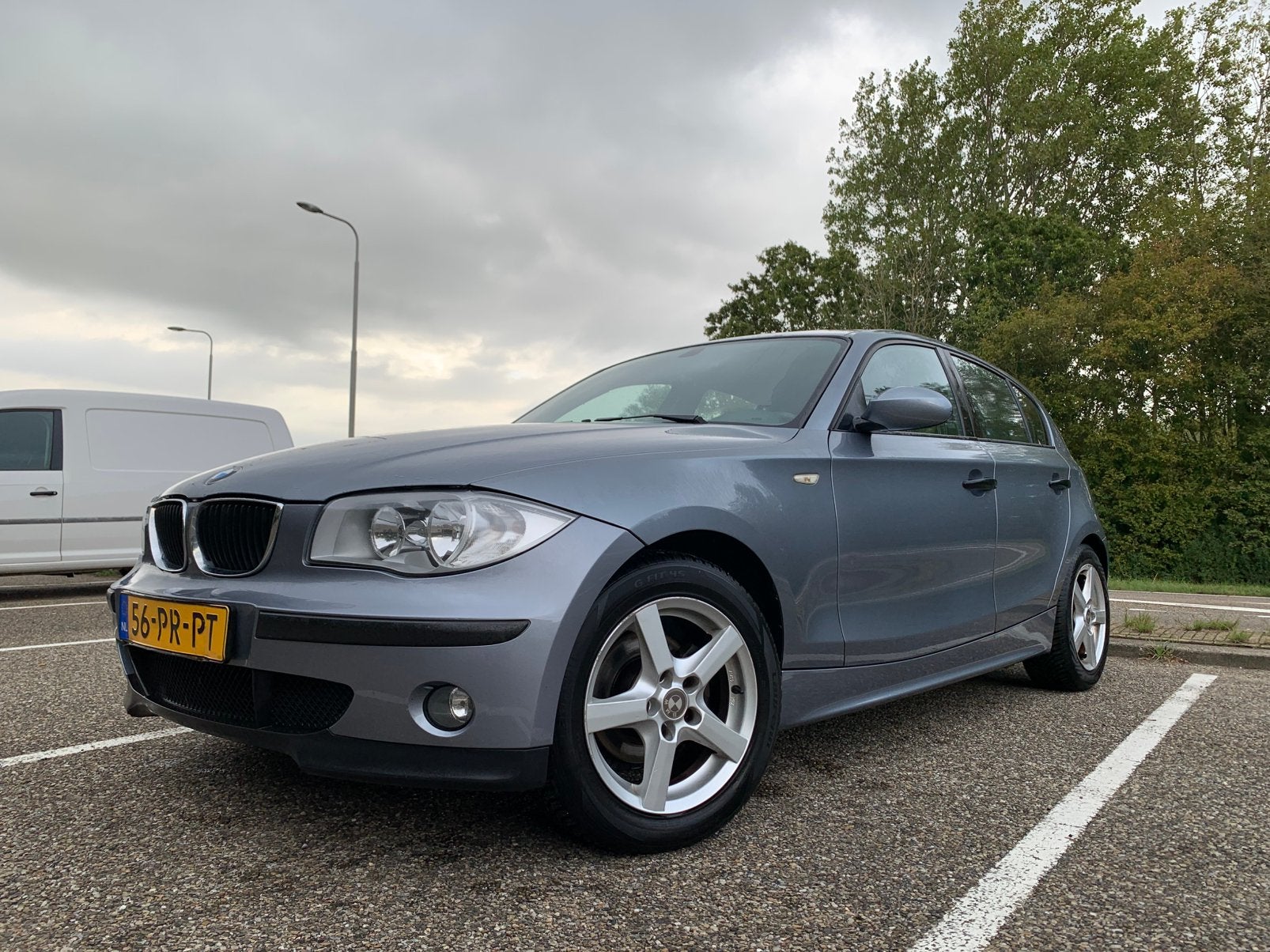 BMW 1-Serie 116i E87 | 2004 | Airco | APK | Blauw, Auto's, Zwart, 4 cilinders, Origineel Nederlands, 1200 kg