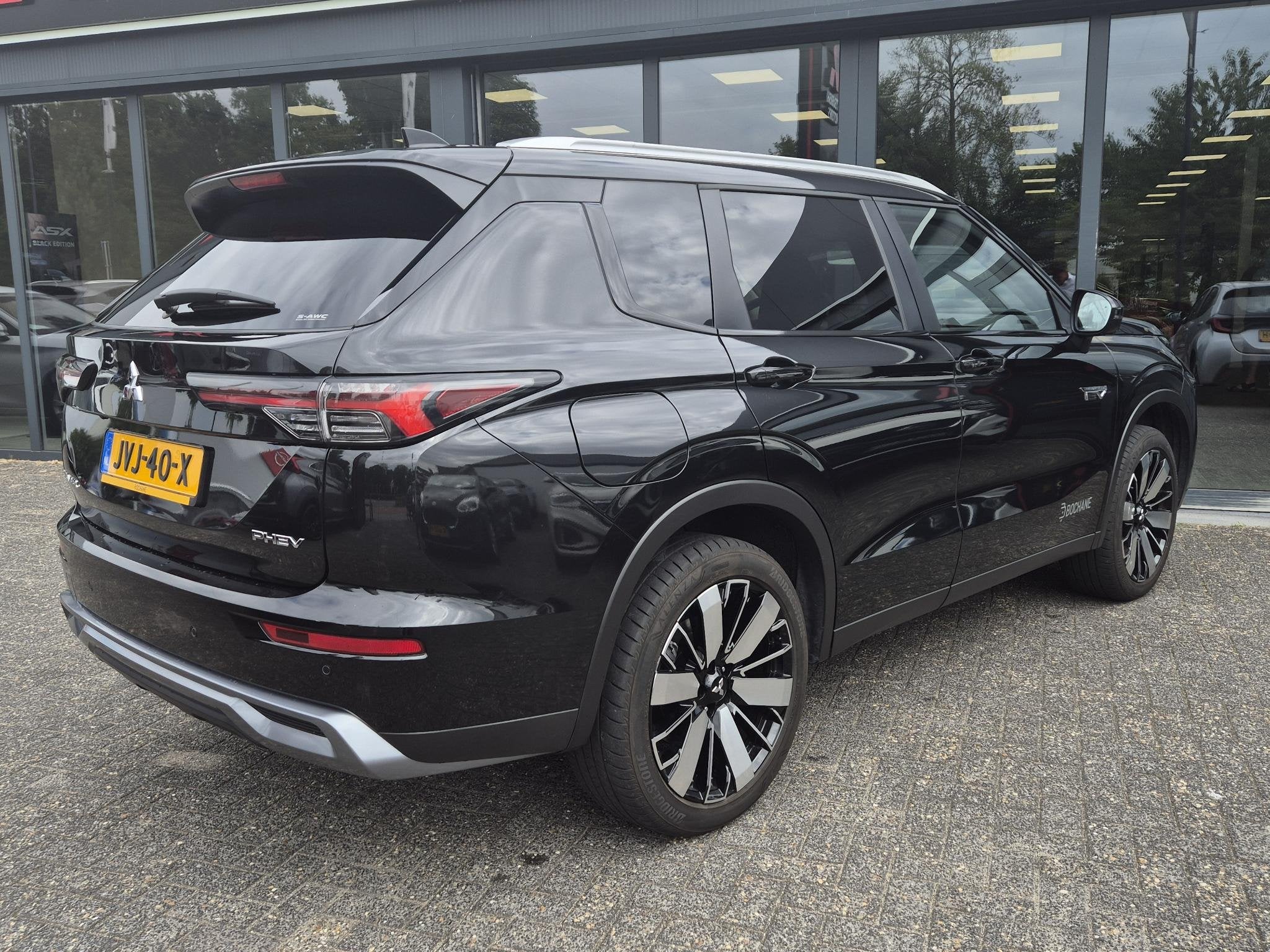 Mitsubishi Outlander 2.4 PHEV First Edition | 20 inch | Trek, Auto's, Automaat, 4 cilinders, Met garantie (alle), Zwart