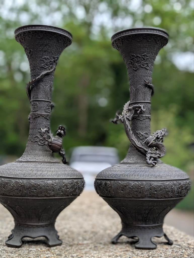 2 antieke bronzen vazen 51 cm hoog. ,€420, Ophalen