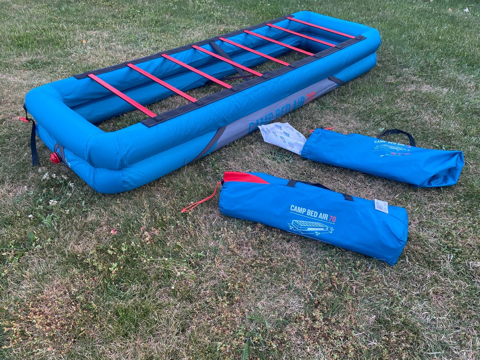 2 stuks Decathlon Quechua Veldbed Camp Bed Air 70, Ophalen, Zo goed als nieuw, 1-persoons