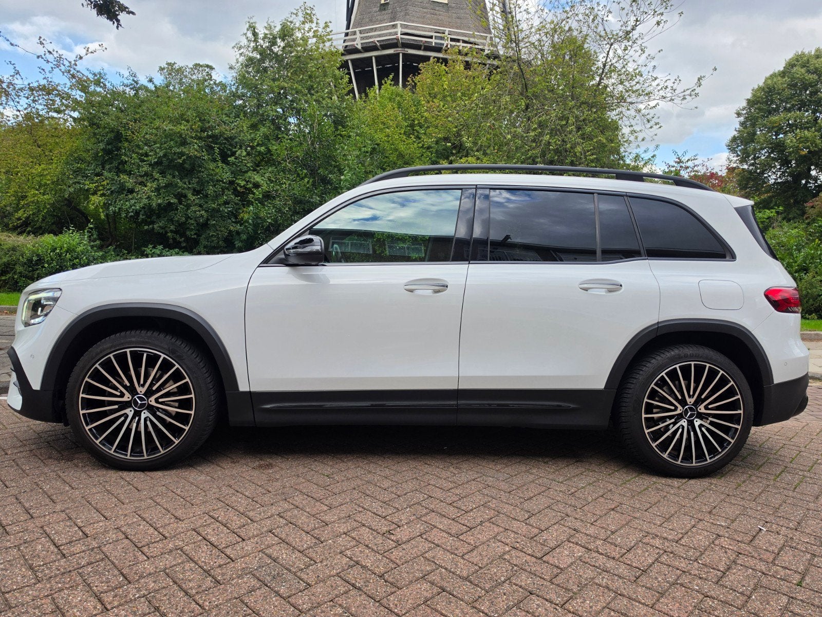Foto 2 van Mercedes GLB 200 7pers/zits AMG-pakket vol opties!