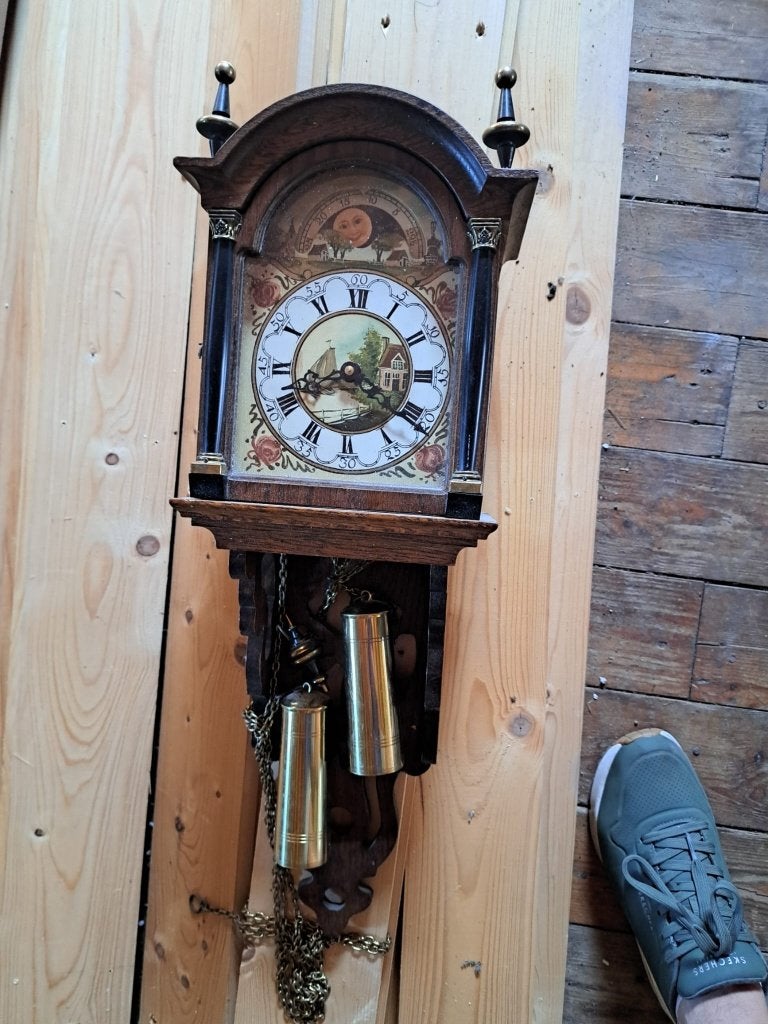 Friese klok, Ophalen