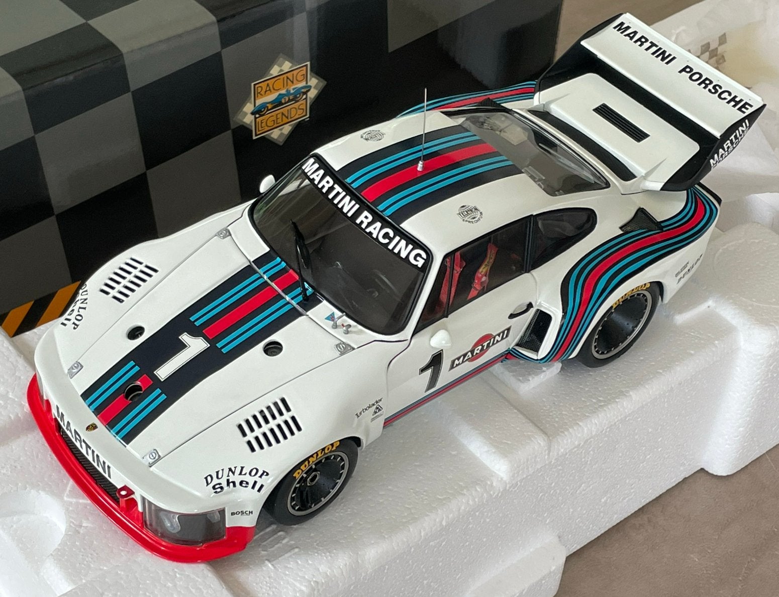 1:18 Exoto 18104 1976 Porsche 935 Turbo in Martini livery, Hobby en Vrije tijd, Ophalen of Verzenden, Zo goed als nieuw, Auto