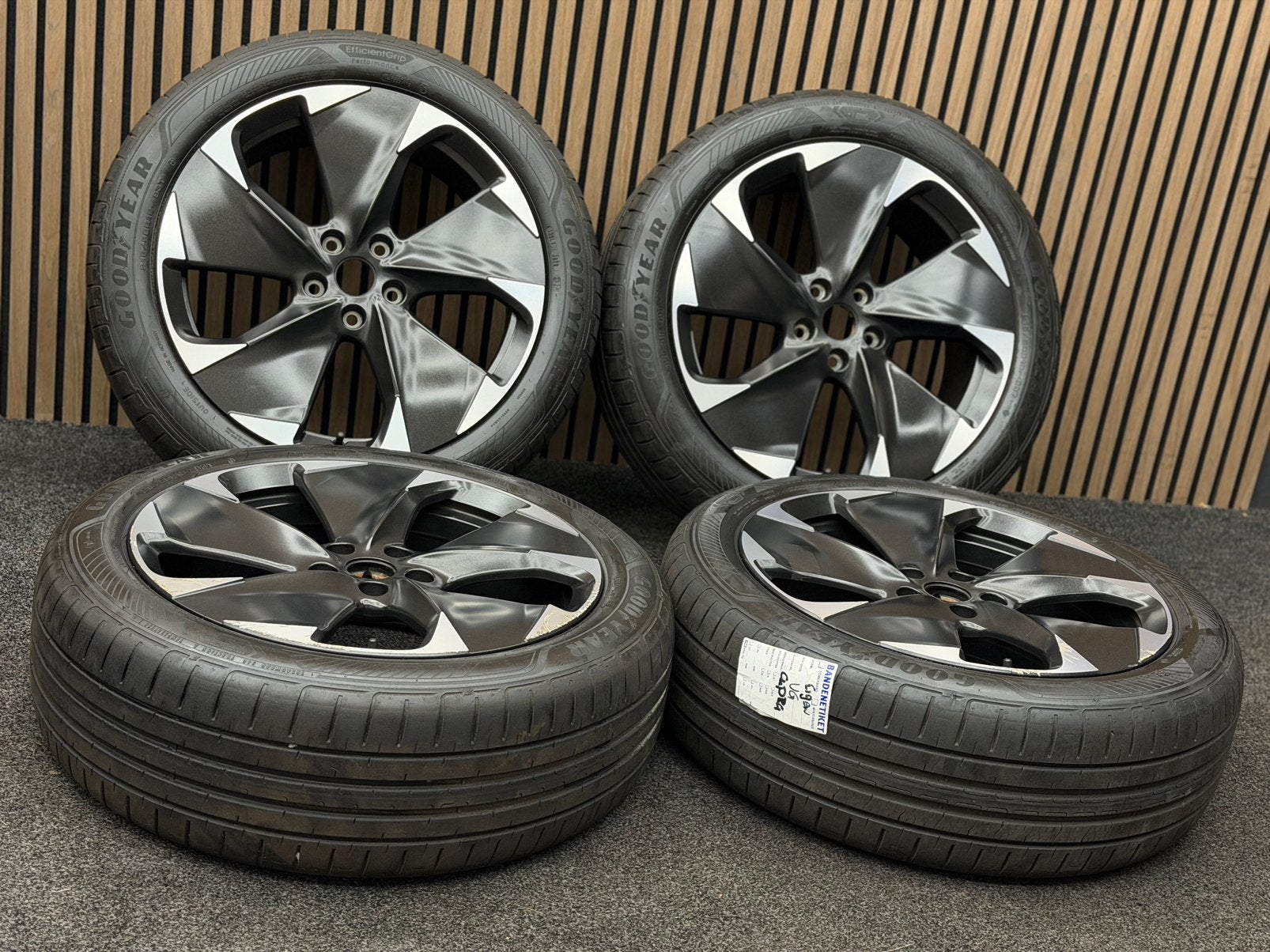 Originele 19 inch Cupra Born 5x112 ET50 Goodyear 215/50/19, Auto-onderdelen, Banden en Velgen, 215 mm, ., Banden en Velgen, .