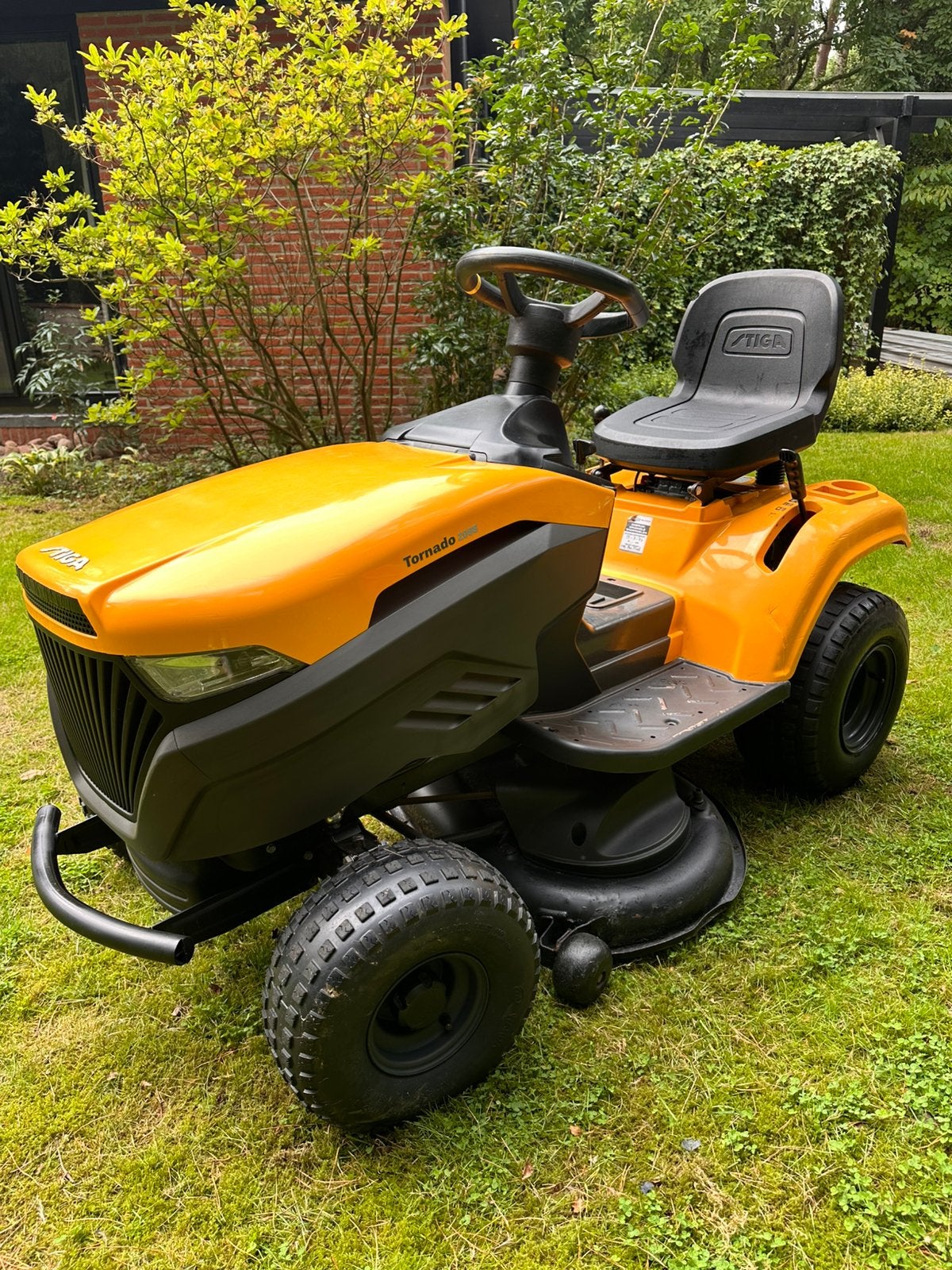 STIGA TORNADO 2098 – ZEER NETTE ZITMAAIER, Tuin en Terras, Ophalen, Zo goed als nieuw, Mulchfunctie, Minder dan 90 cm