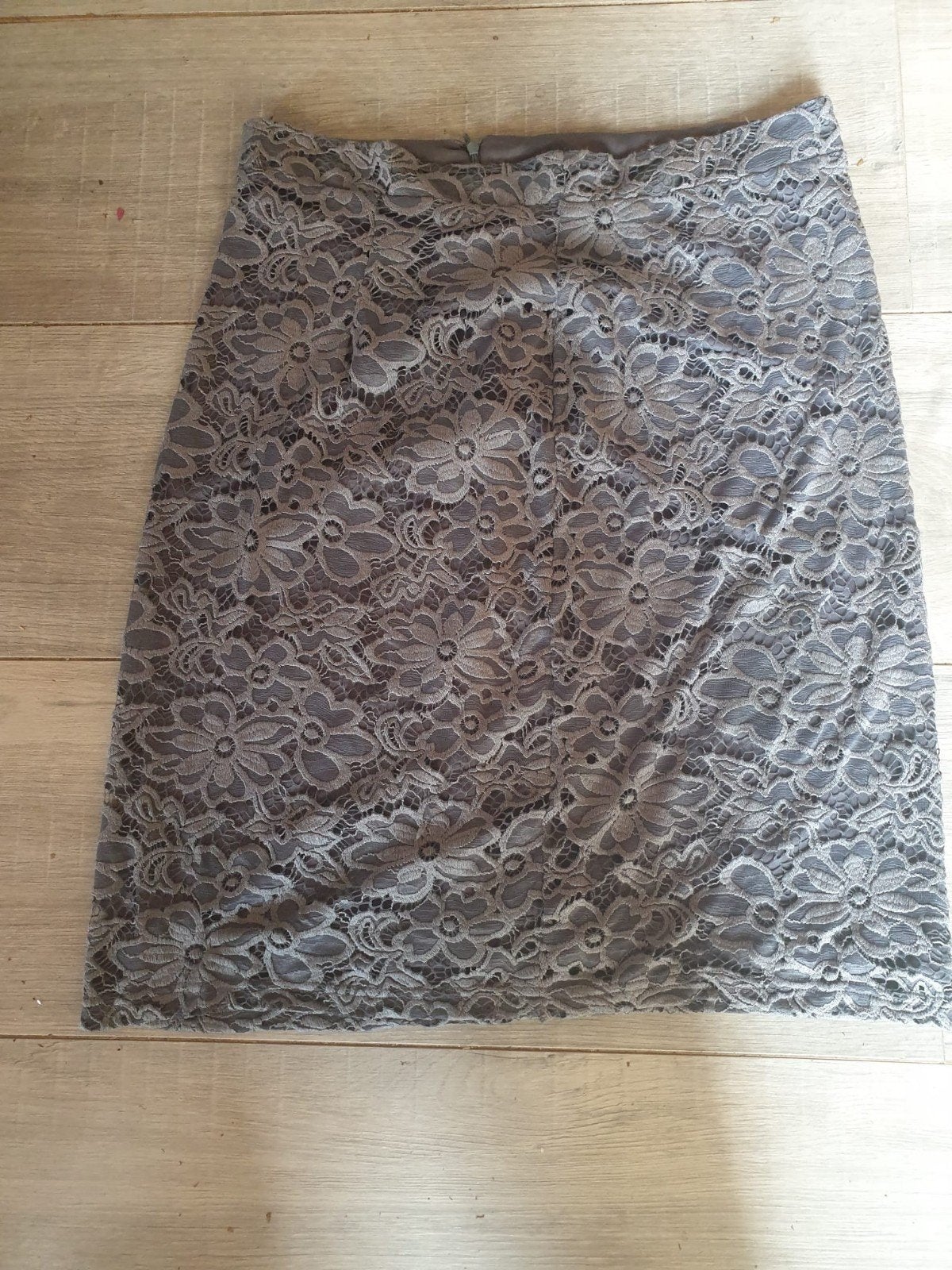 grijze rok boven de knie maat 44, Kleding | Dames, Maat 42/44 (L), Ophalen of Verzenden, Zo goed als nieuw, Grijs