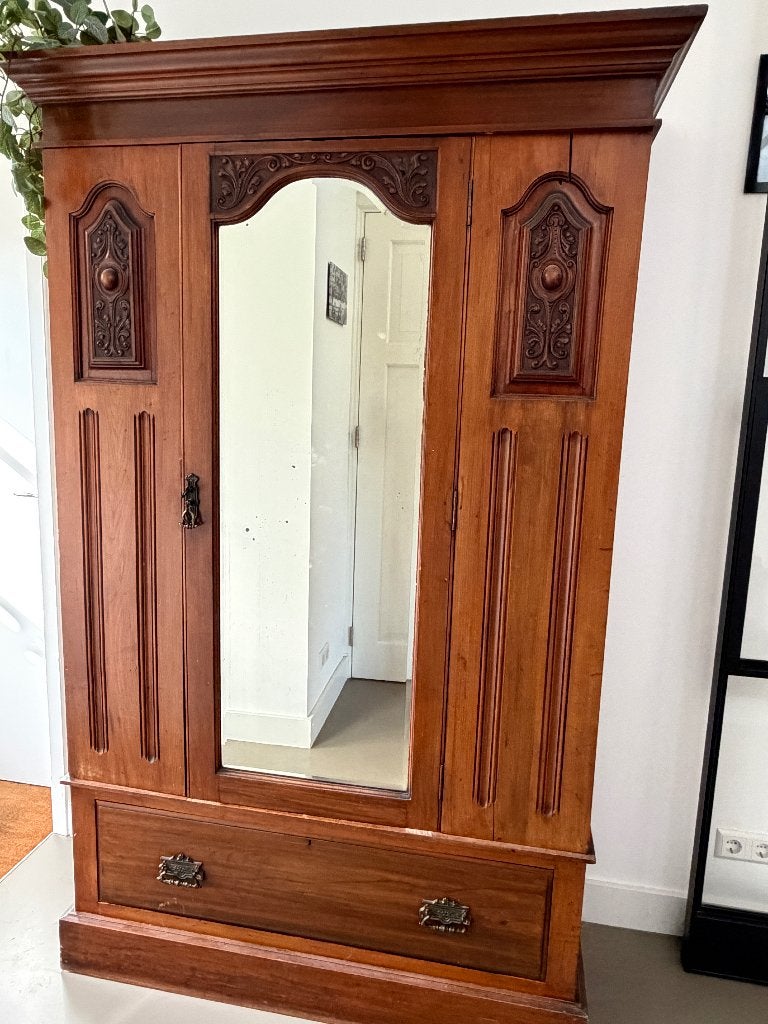Klassieke oude houten kledingkast, spiegelkast, Ophalen, Gebruikt, 100 tot 150 cm, 200 cm of meer