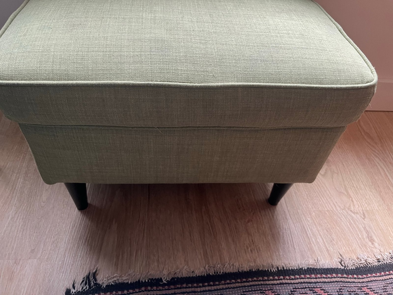 Linde Groene Voetenbankje/Poef met Zwarte Pootjes, Minder dan 50 cm, 50 tot 75 cm, Ophalen of Verzenden, Zo goed als nieuw