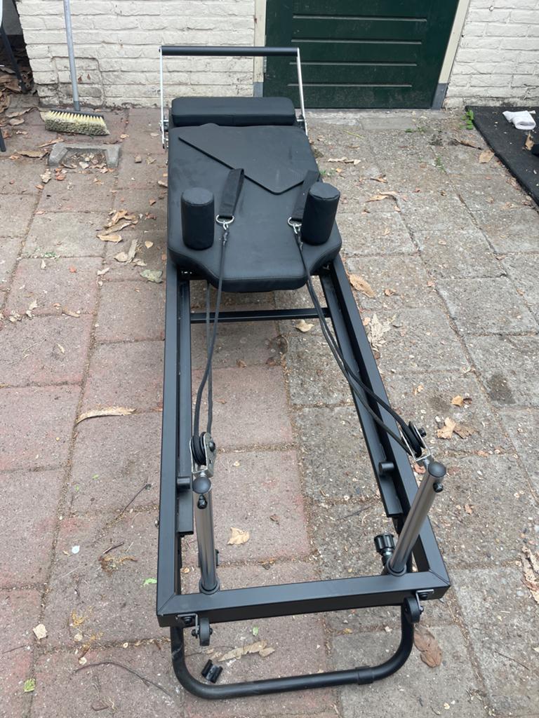 PILATES REFORMER NIEUWSTAAT OPVOUWBAAR, Sport en Fitness, Ophalen, Zo goed als nieuw