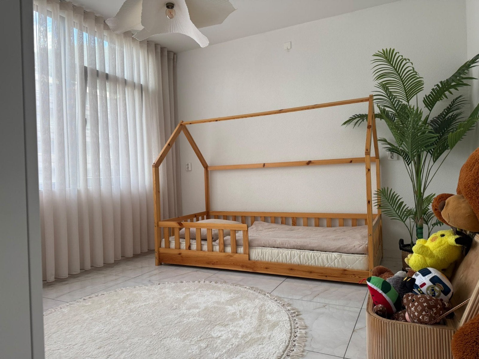 Houten kinderbed huisbed met lattenbodem en matras, 85 tot 100 cm, Zo goed als nieuw, 180 cm of meer, Ophalen