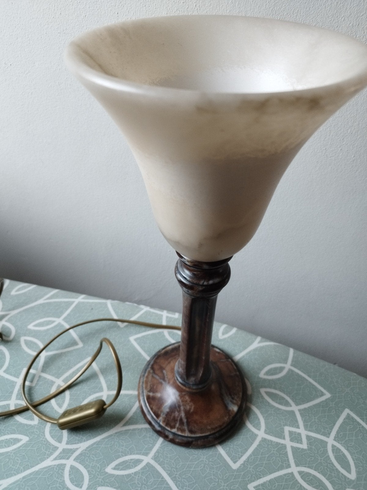Vintage Schemerlamp met Marmeren Voet en Glazen Kap, Huis en Inrichting, Gebruikt, Met schakelaar, E27 (groot), Glas