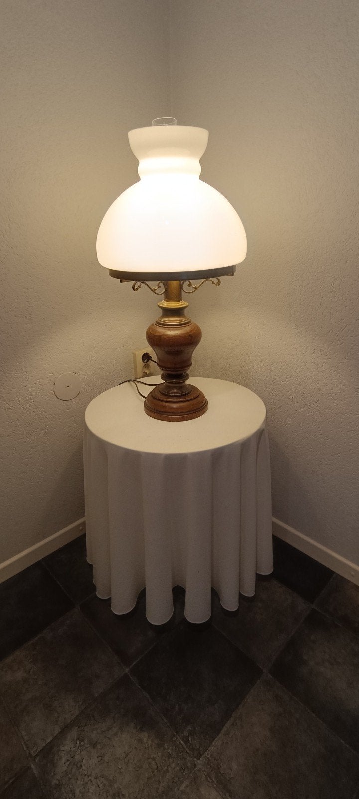 Klassieke Tafellamp met Melkglas Kap, Huis en Inrichting, Ophalen, Met schakelaar, Gebruikt, Overige merken
