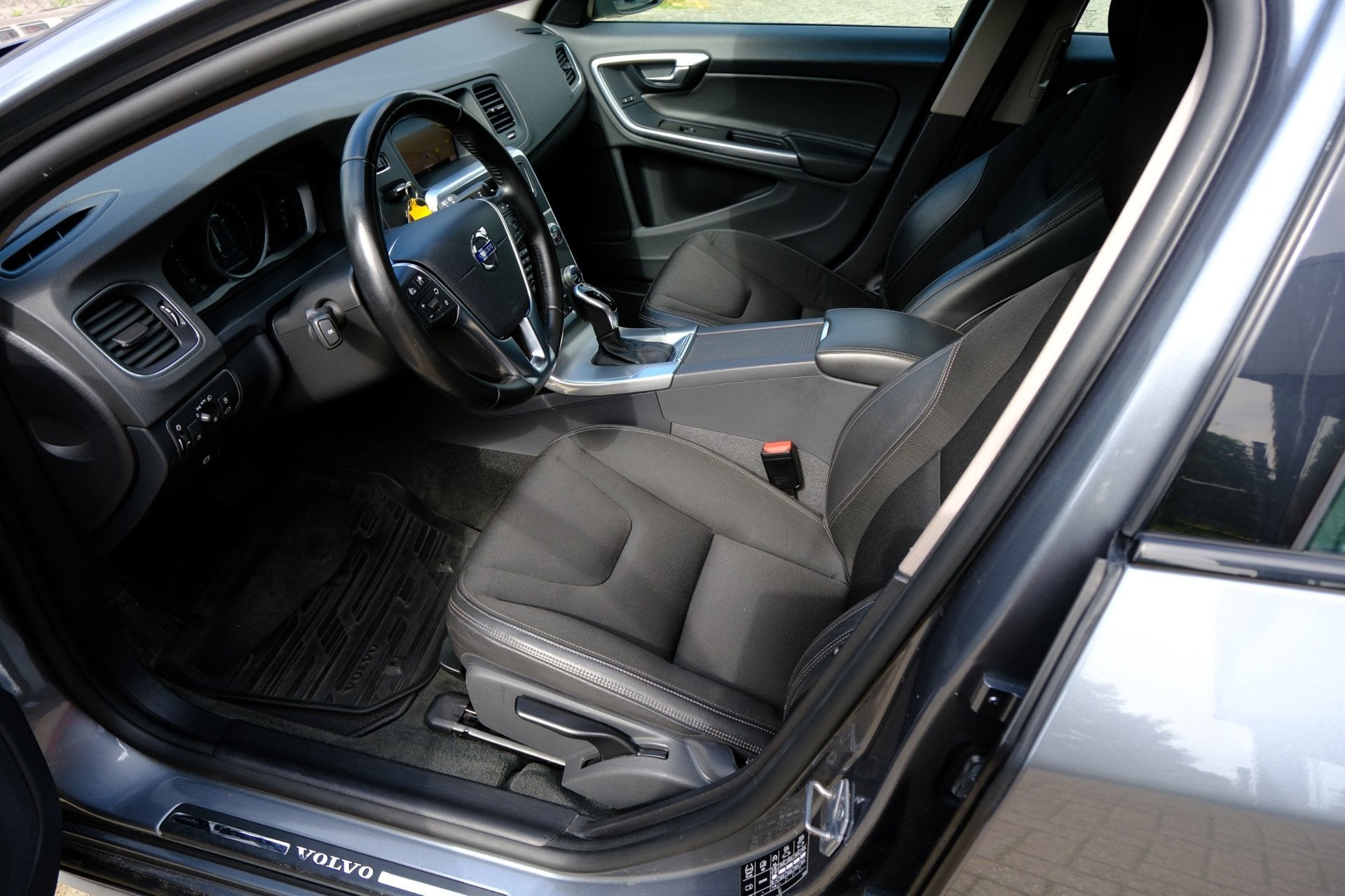 Volvo V60 Cross Country 2.0 D3 Polar+ Aut. EXPORT|Xenon|Navi, Auto's, Euro 6, 4 cilinders, Leder en Stof, Origineel Nederlands