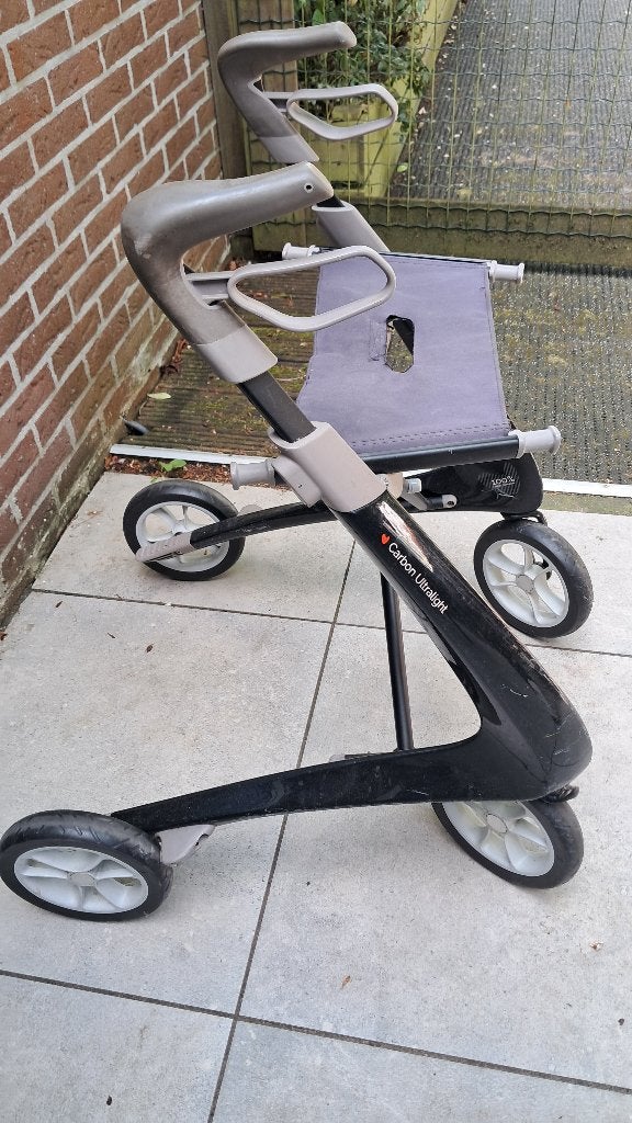 Lichtgewicht 4,7 kg carbon rollator, Diversen, Rollators, Ophalen, Opvouwbaar, Gebruikt
