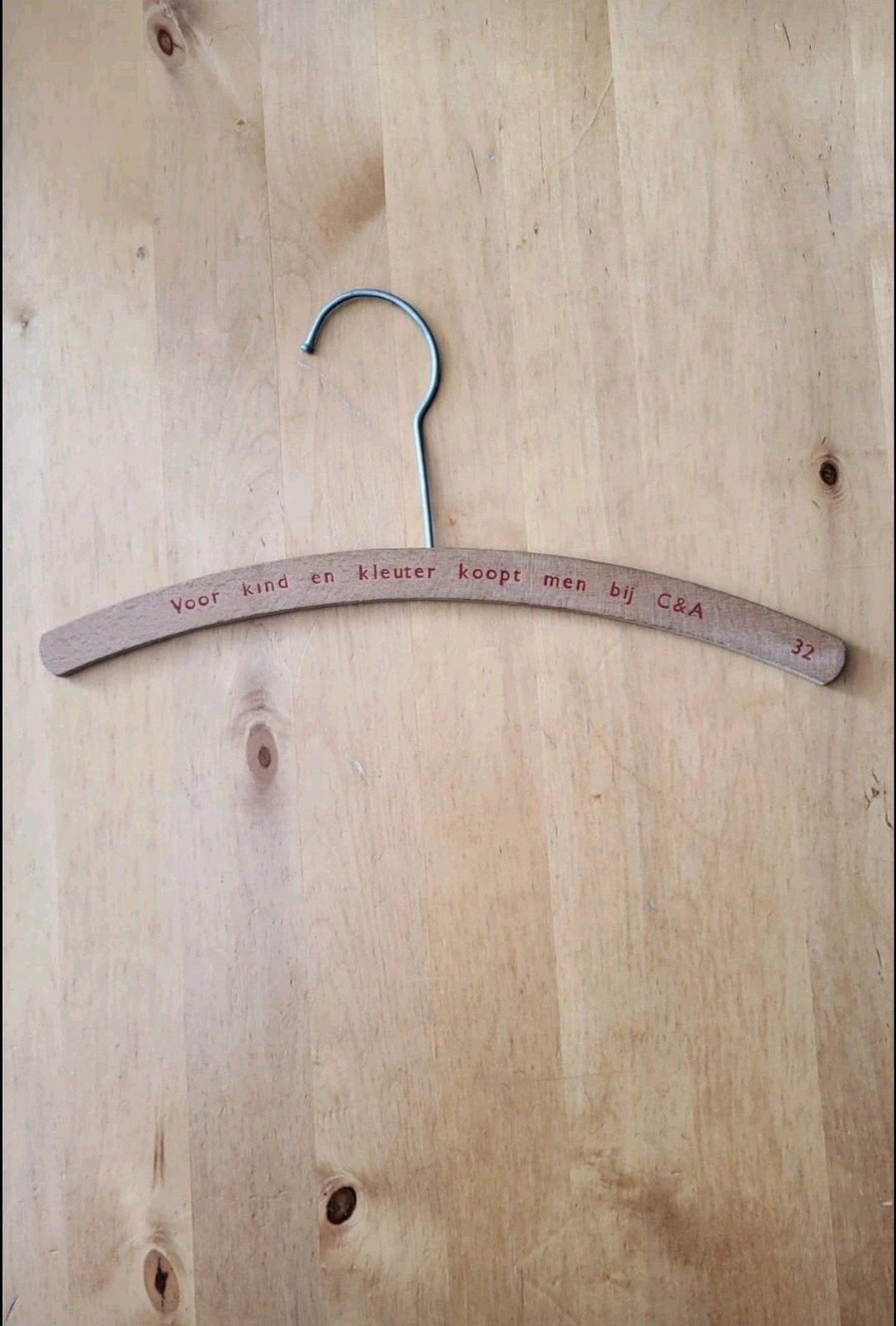 Vintage houten kledinghangertje van C&A, Kleding | Dames, Ophalen of Verzenden, Zo goed als nieuw, Hout, Kinderen