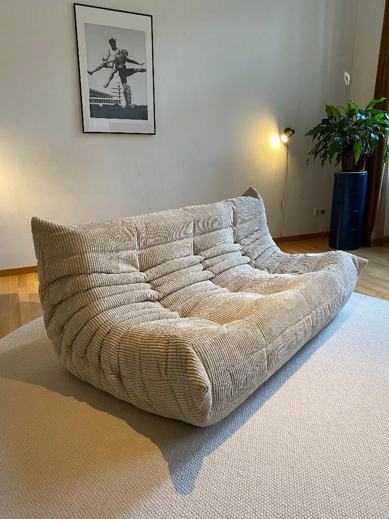 Ligne Roset Togo 3-Zits Bank Beige Ribstof - Gratis levering, 150 tot 200 cm, Driepersoons, Zo goed als nieuw, Rechte bank