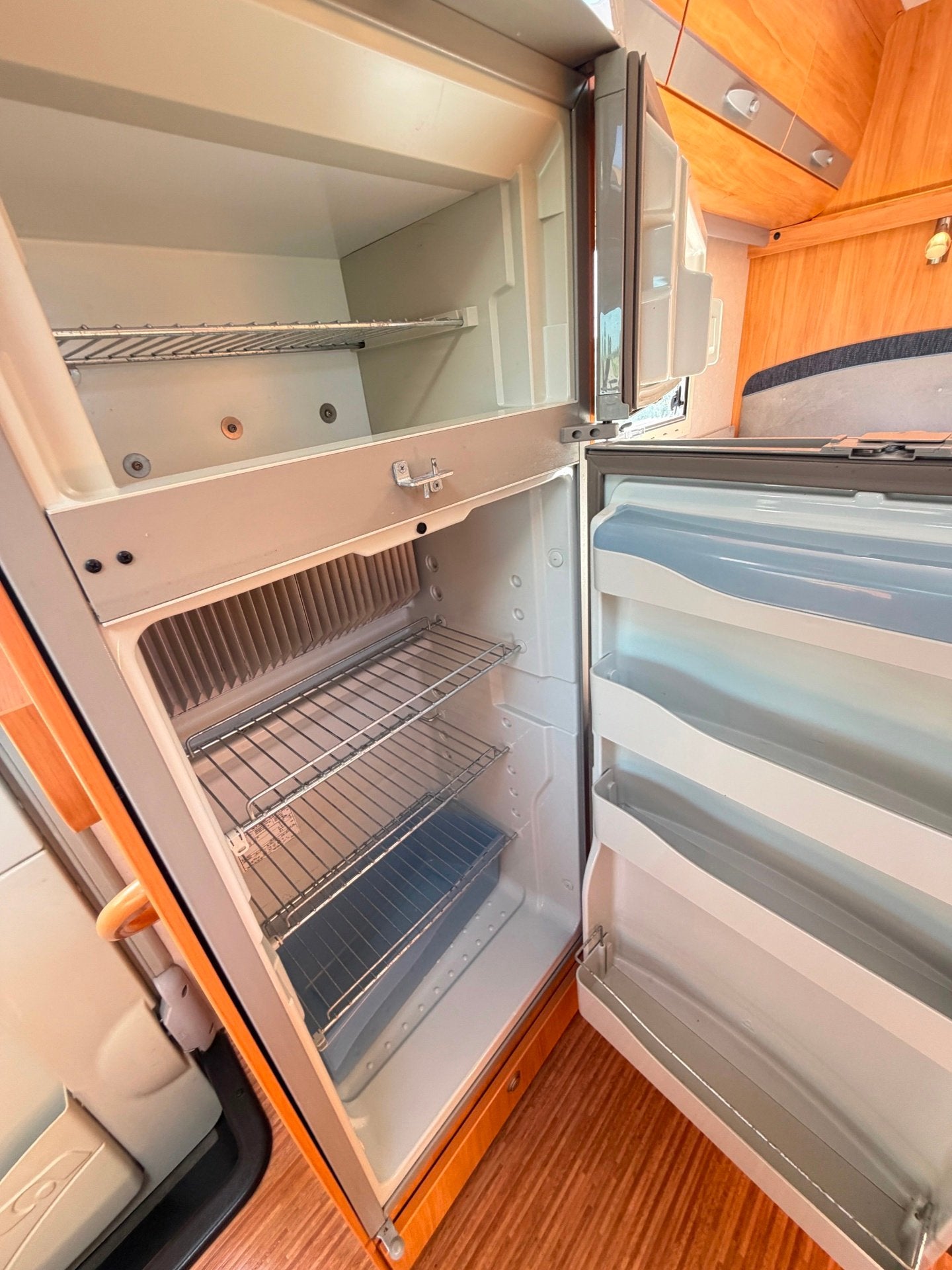 Foto 13 van Adria Coral S 680 ST LUCHTVERING / AIRCO / OYSTER SCHOTEL +