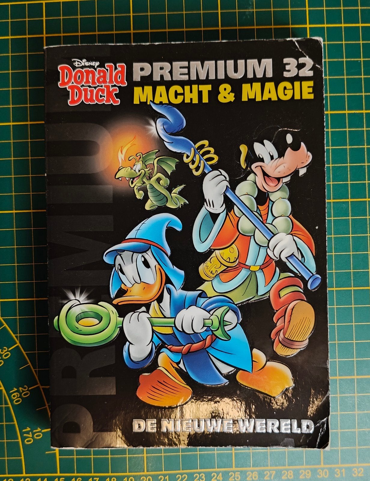 Donald Duck Premium 32 – Macht & Magie – De nieuwe wereld, Eén stripboek, Ophalen of Verzenden, Gelezen