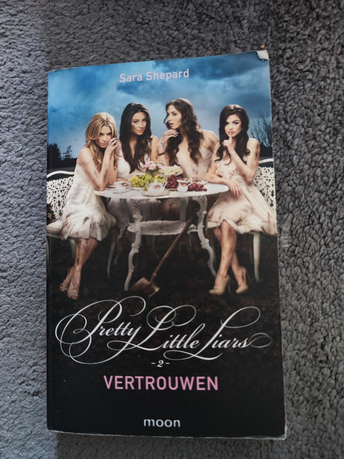 Pretty Little Liars - Vertrouwen (deel 2), Boeken, Ophalen of Verzenden, Gelezen, Sara Shepard, Nederland