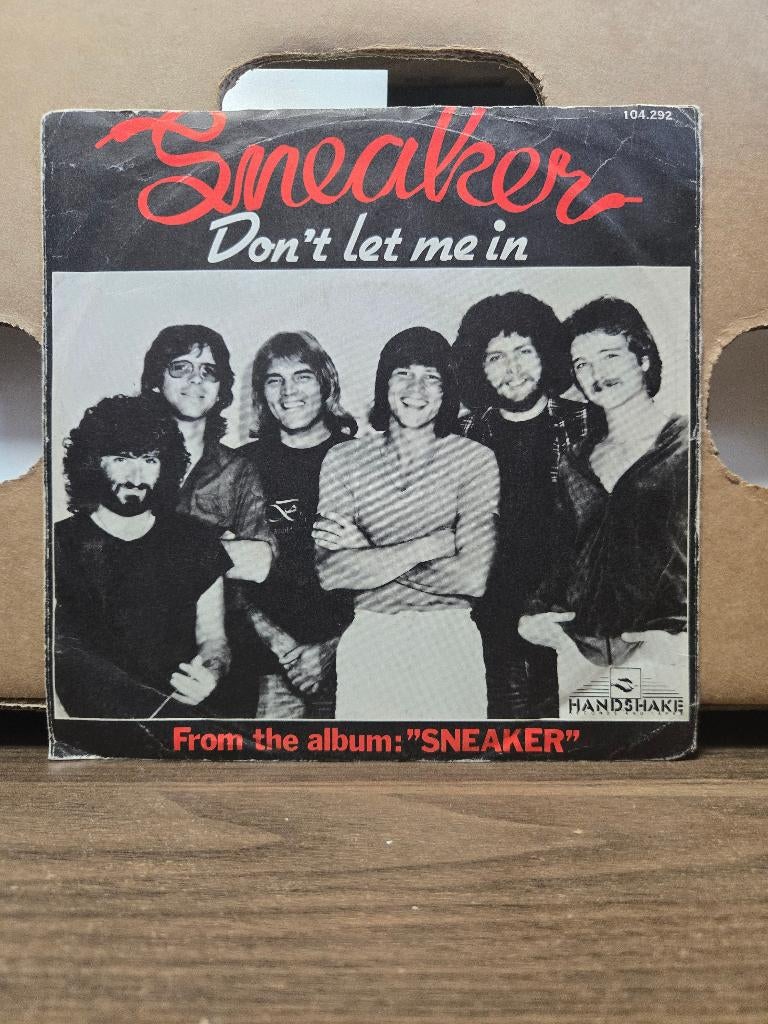 Sneaker - Don't let me in, Ophalen of Verzenden, Zo goed als nieuw