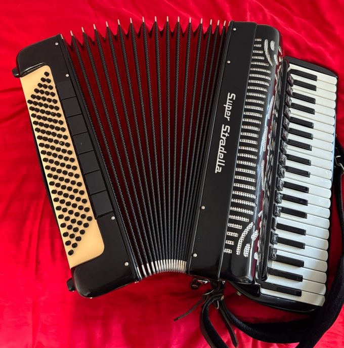 Accordeon Super Stradella - Toetsaccordeon 120 bas, Muziek en Instrumenten, Accordeons, Gebruikt, Overige formaten, Met koffer