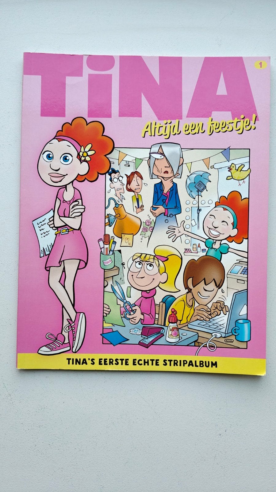 Tina's Eerste Echte Striptalbum - Altijd een feestje!, Boeken, Eén stripboek, Ophalen of Verzenden, Gelezen