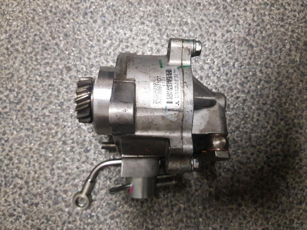 Vacuumpomp Mitsubishi Pajero Hardtop 3.2 DI-D 16V 2002, Ophalen of Verzenden