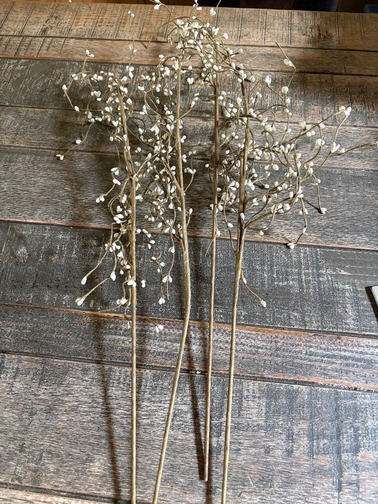 kunstbloemen vier takken met witte knopjes, Ophalen of Verzenden, Gebruikt, Kunstbloem