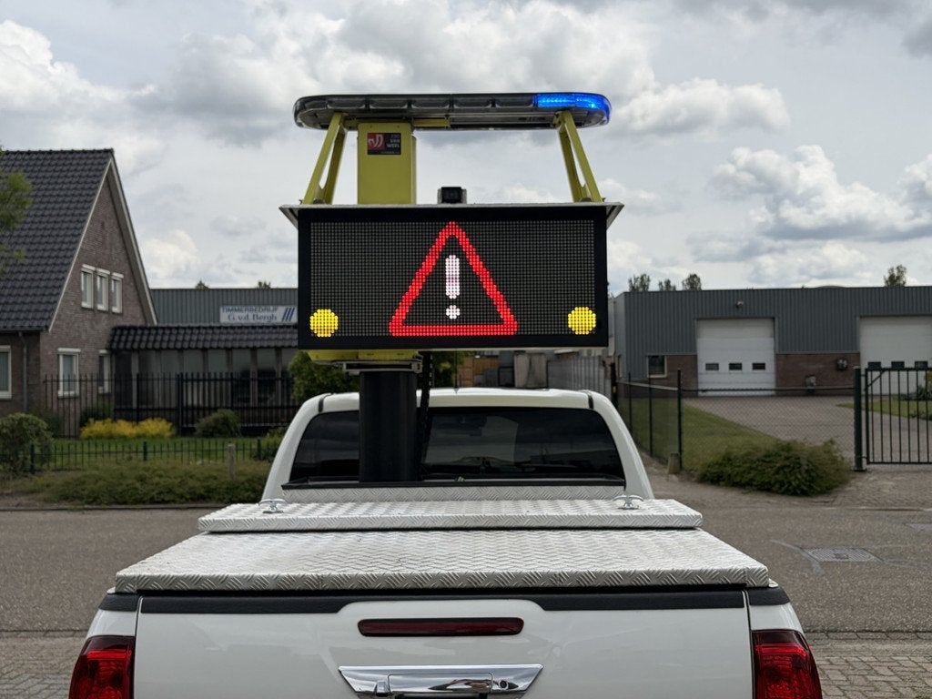 Toyota Hilux 2.4 D-4D 150PK E6 Aut. 4WD Double Cab Professio, Auto's, Automaat, Stof, 4 cilinders, 150 pk