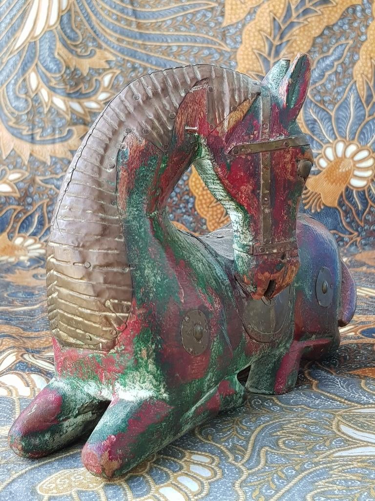 Mooi antiek Oosters paard van hout en latoen koper 22 cm., Antiek en Kunst, Kunst | Niet-Westerse kunst, Ophalen of Verzenden