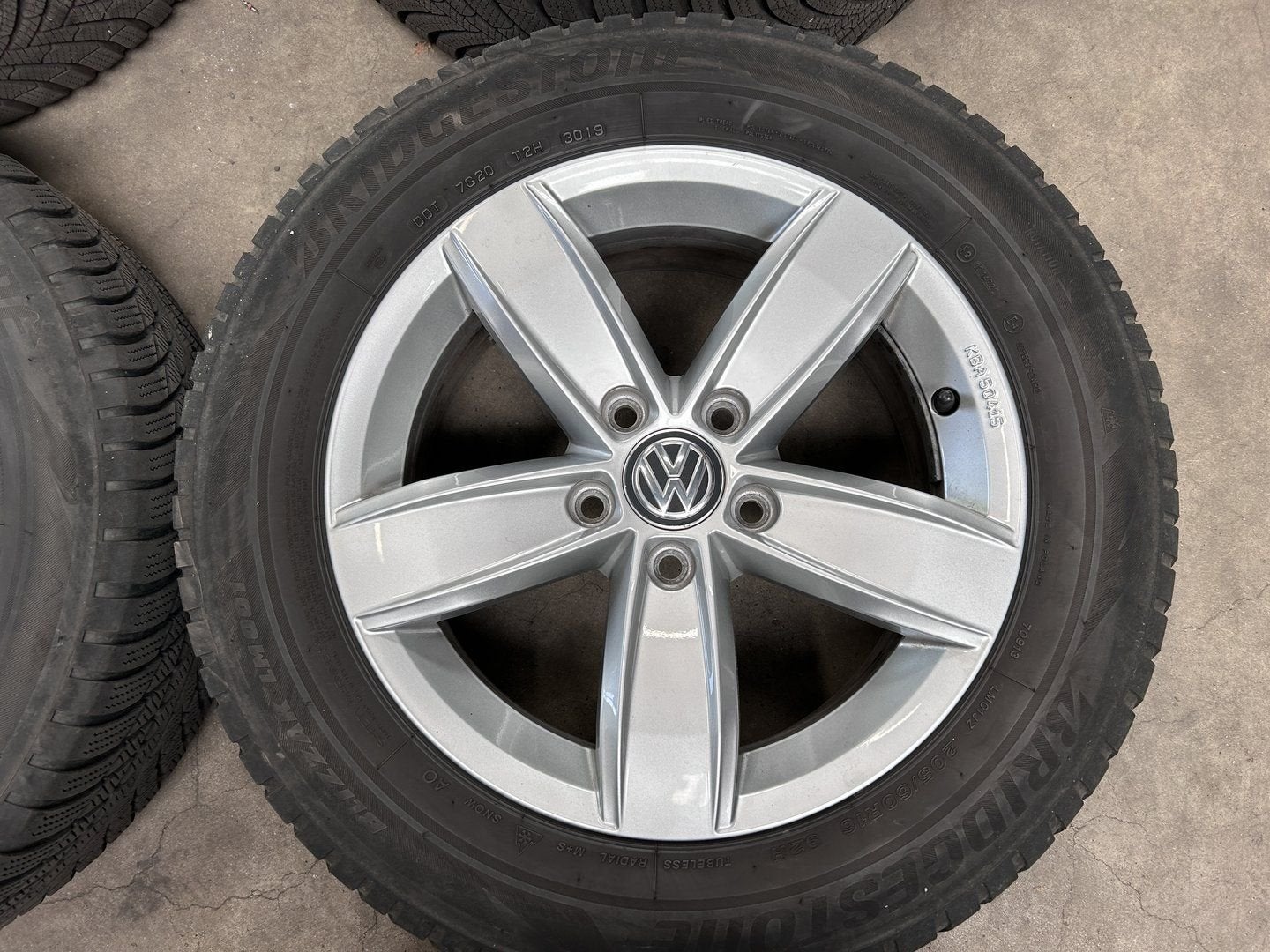 ✅ 16 inch originele Corvara velgen + winterbanden VW T-Roc, Gebruikt, -, Banden en Velgen, -