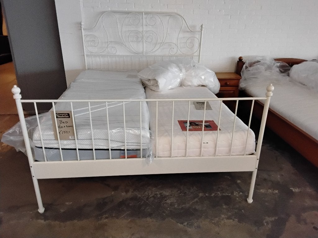 Diverse bedden, kom kijken in onze winkel! Second Life W'ga
