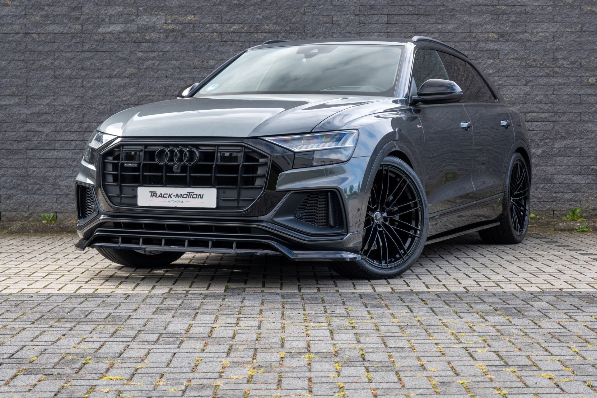 Audi Q8 55 TFSI e quattro Pro Line Grey & BLACK, Auto's, Automaat, Dealer onderhouden, 14 kWh, Gebruikt