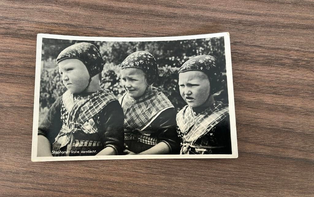 Staphorst kinderen in klederdracht, Ophalen of Verzenden, 1920 tot 1940, Gelopen, Overijssel