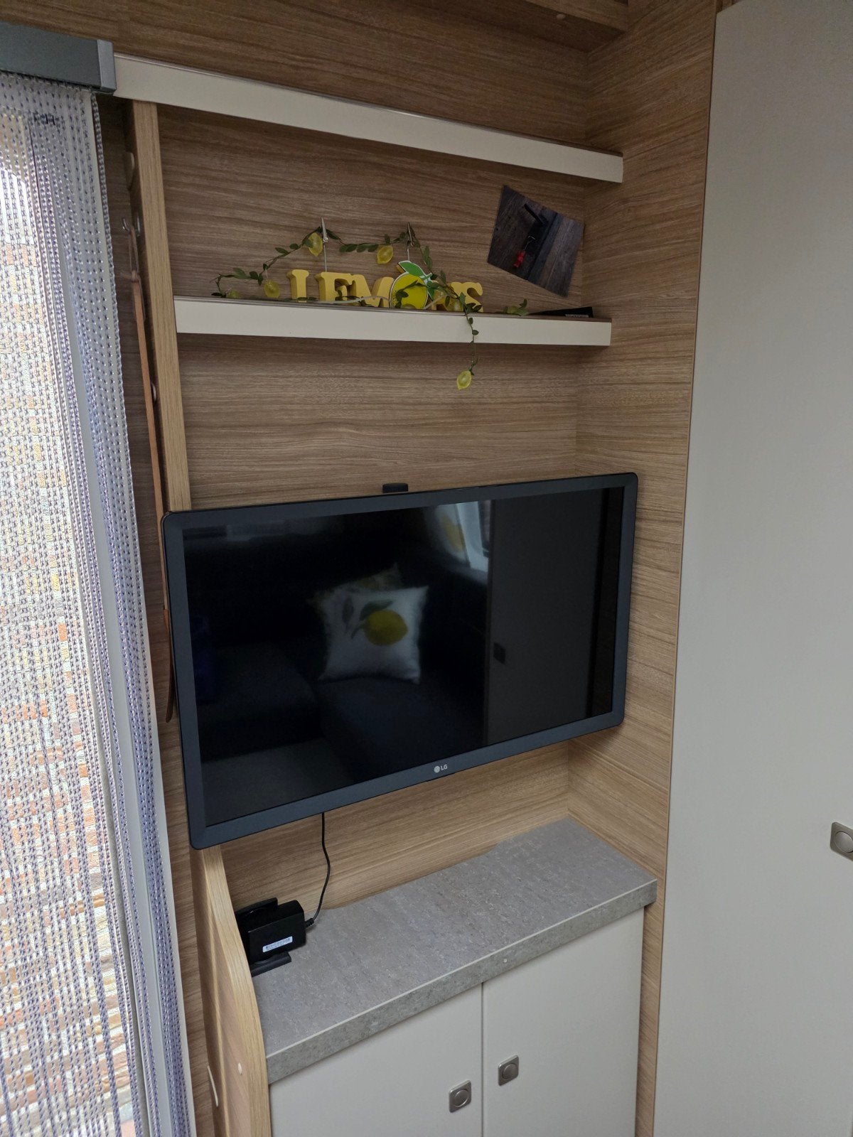 LG 28TN515S-PZ Smart TV + muurbeugel voor camper of caravan, LED, Verzenden, 50 Hz, HD Ready (720p)