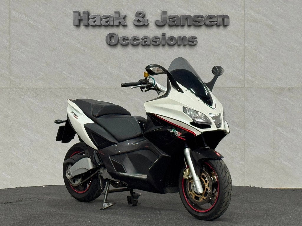 Aprilia Scooter SRV 850 Leovince Lage km-stand, Motoren, Haakenjansen@gmail.com, Scooter, Sportuitlaat, Bedrijf