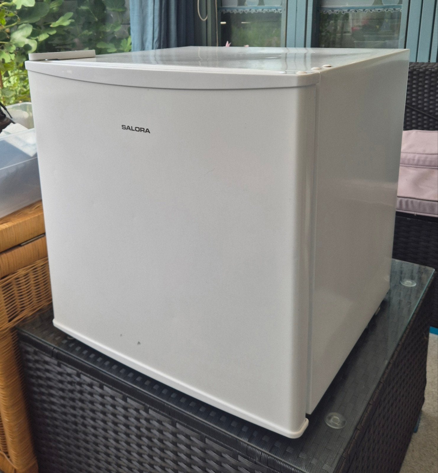 Salora vriezer FRB3200WH 32 liter, Gebruikt, Minder dan 85 cm, Minder dan 60 cm, Vrijstaand