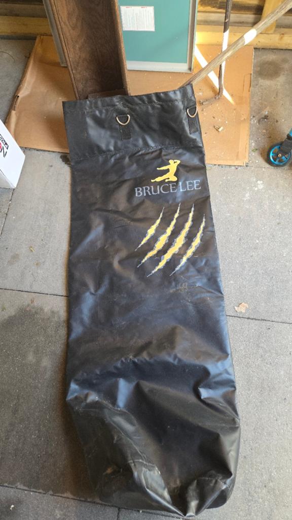 Bruce Lee Bokszak zonder vulling 130 cm hoog, Sport en Fitness, Vechtsporten en Zelfverdediging, Ophalen, Gebruikt, Overige, Vechtsportmateriaal