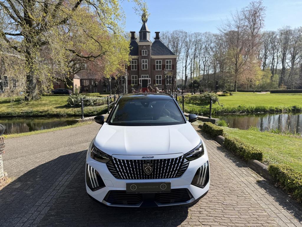 Peugeot 2008 1.2 Hybrid 136 GT | 360 Camera | Adaptive | Nav, Auto's, Gebruikt, 1199 cc, Leder en Stof, Wit